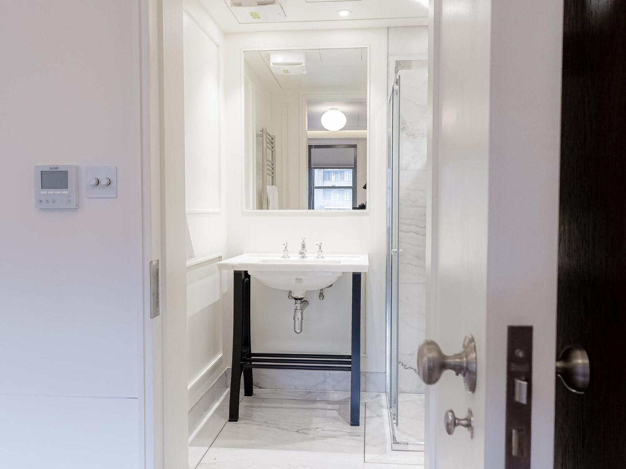 Modern Deluxe Five Bedroom House Near Chalk Farm Station By Belvilla London Exterior photo